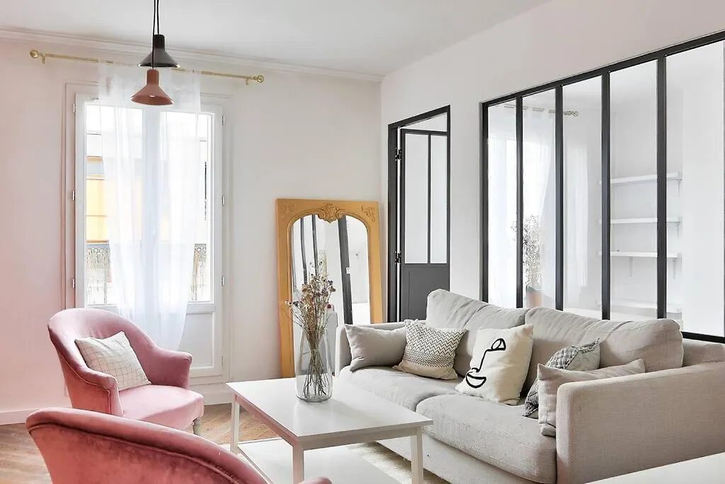 파리 Superb 1Br Flat With Balcony 2Min From The Metro Station 아파트 프랑스